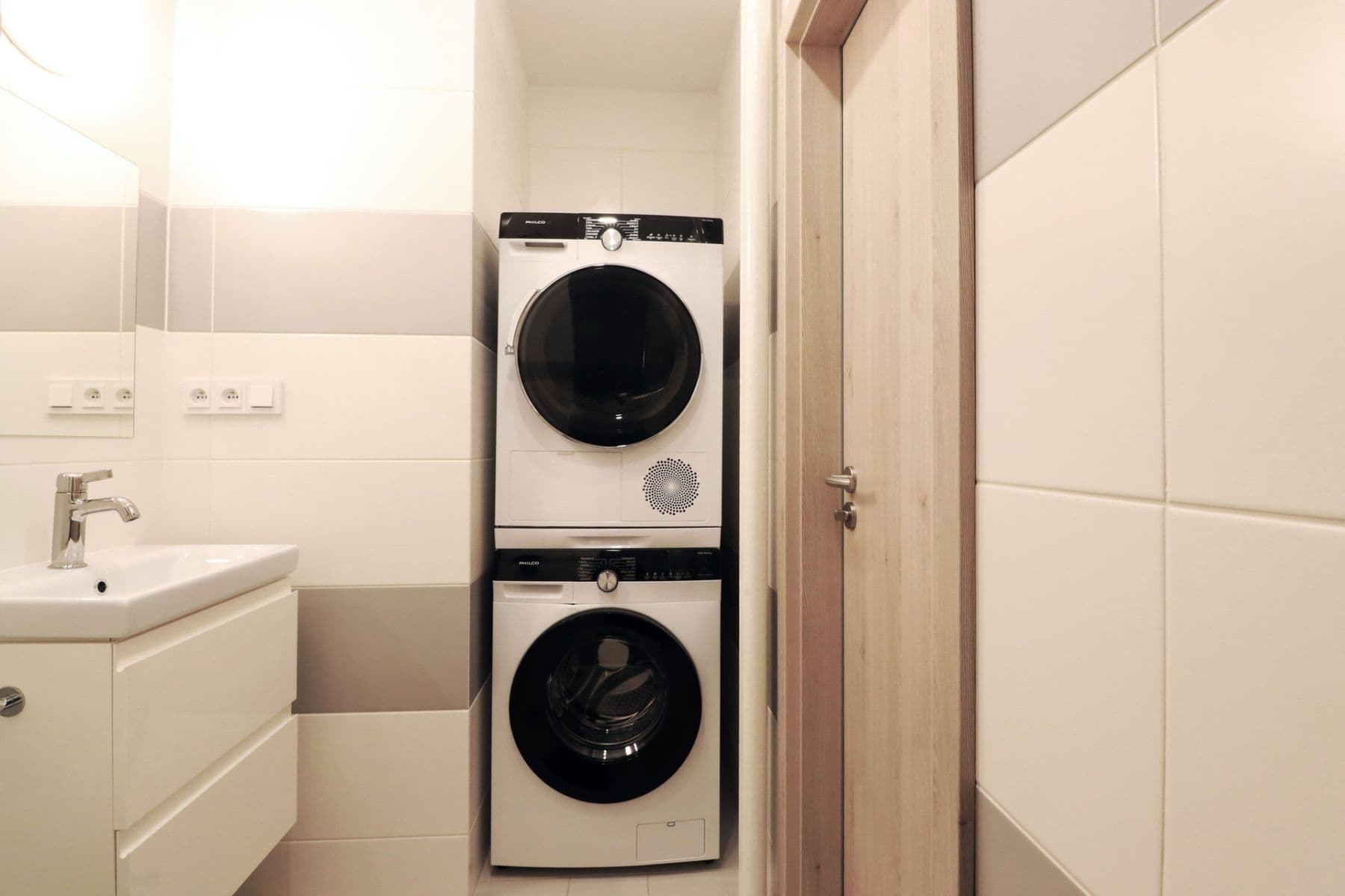 Prenájom bytu 2-izbový 37 m², Topolová, Praha, Praha Prenájom bytu 2-izbový 37 m², Topolová, Praha, Praha