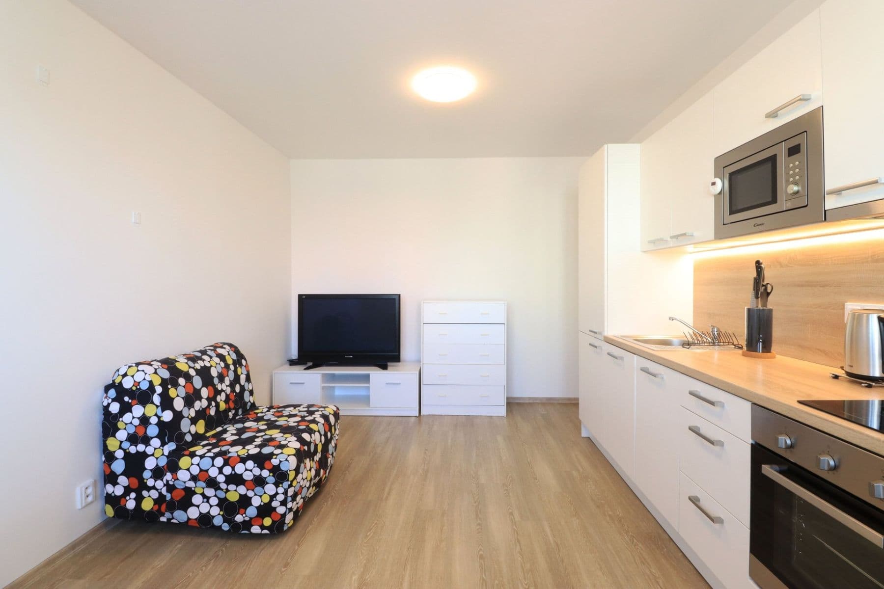 Prenájom bytu 2-izbový 37 m², Topolová, Praha, Praha Prenájom bytu 2-izbový 37 m², Topolová, Praha, Praha
