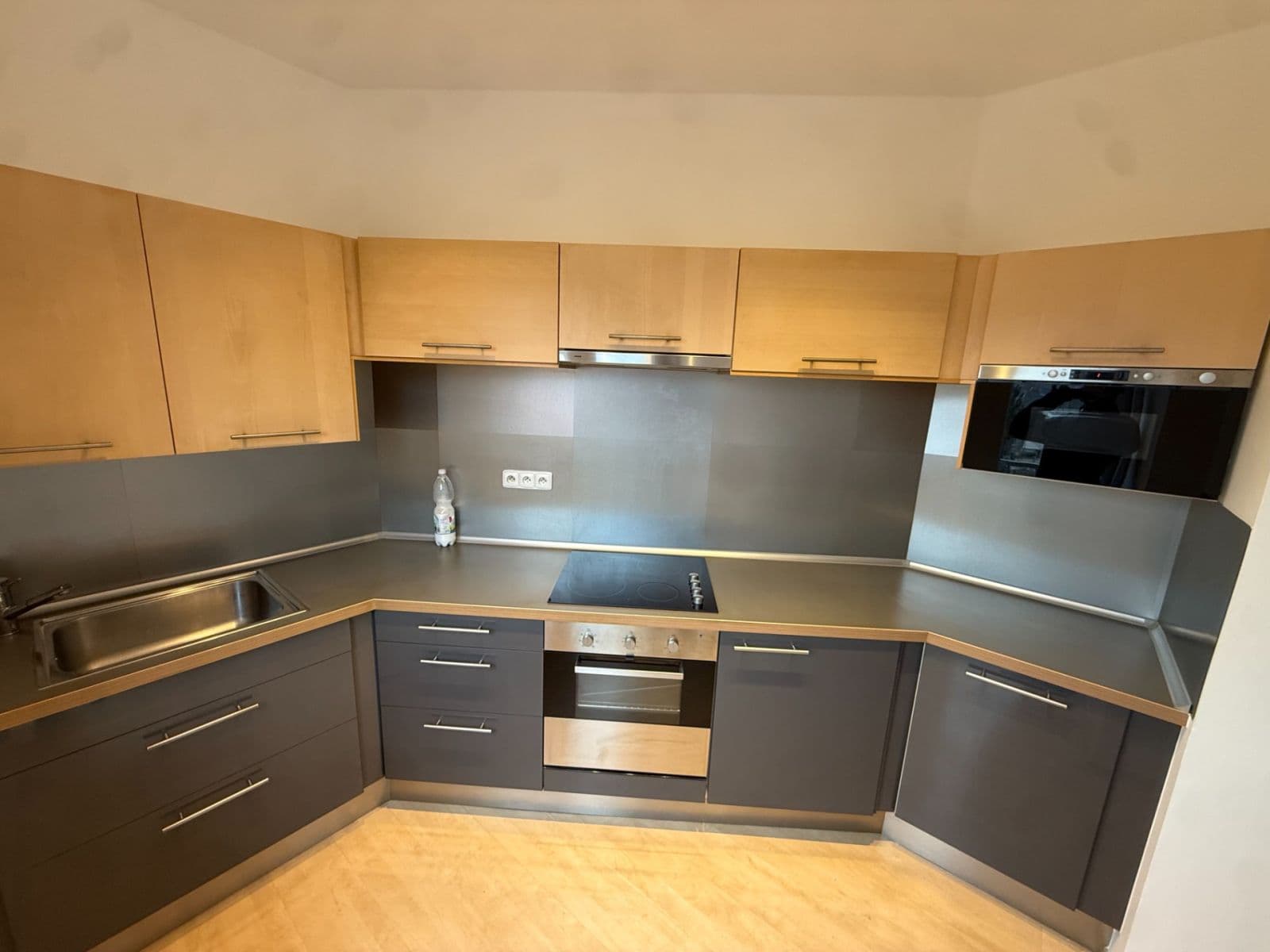 Prenájom bytu 2-izbový 65 m², Zdeňka Lhoty, Černošice, Středočeský kraj Prenájom bytu 2-izbový 65 m², Zdeňka Lhoty, Černošice, Středočeský kraj