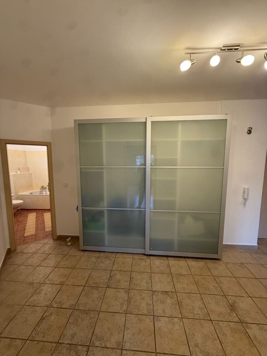 Prenájom bytu 2-izbový 65 m², Zdeňka Lhoty, Černošice, Středočeský kraj Prenájom bytu 2-izbový 65 m², Zdeňka Lhoty, Černošice, Středočeský kraj