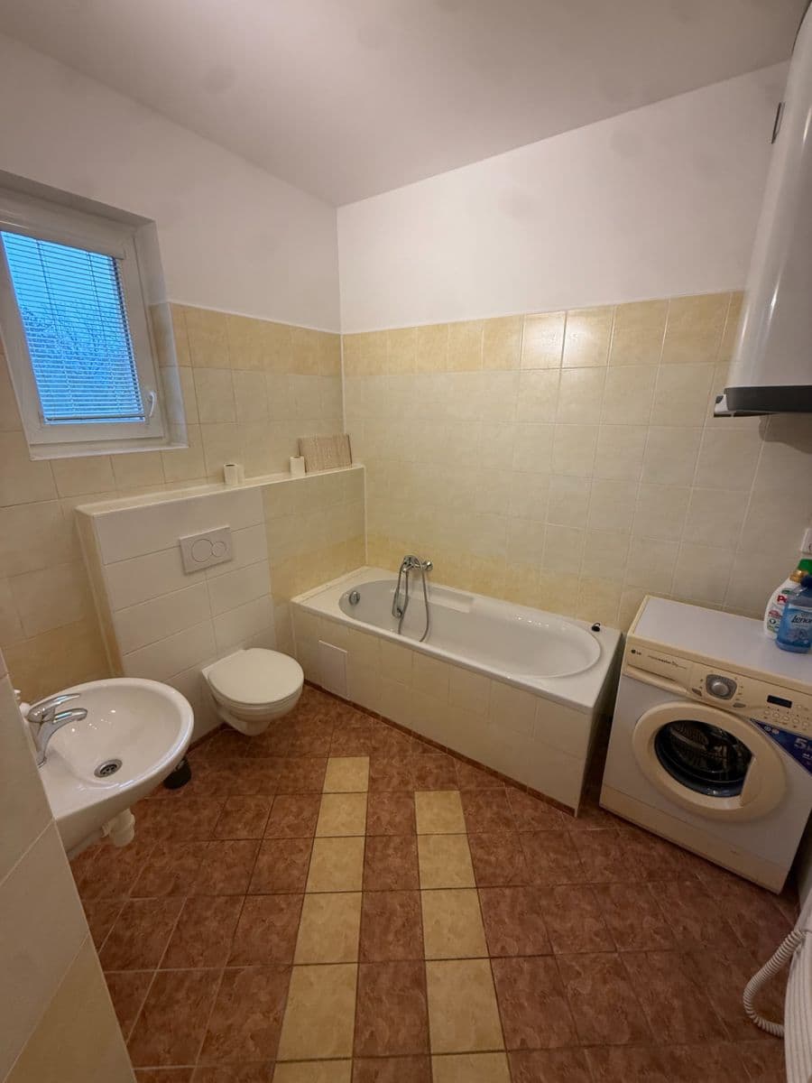 Prenájom bytu 2-izbový 65 m², Zdeňka Lhoty, Černošice, Středočeský kraj Prenájom bytu 2-izbový 65 m², Zdeňka Lhoty, Černošice, Středočeský kraj