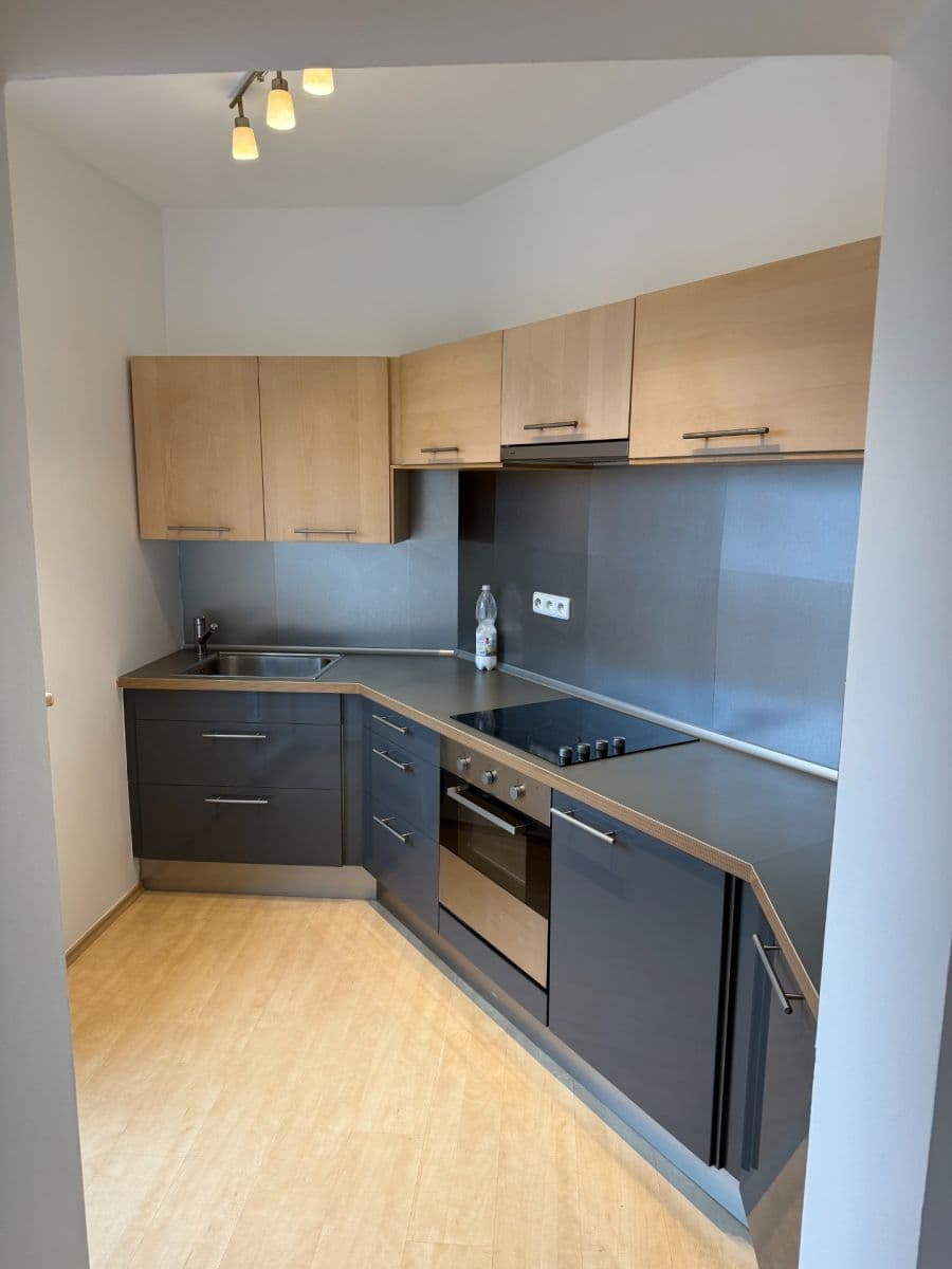 Prenájom bytu 2-izbový 65 m², Zdeňka Lhoty, Černošice, Středočeský kraj Prenájom bytu 2-izbový 65 m², Zdeňka Lhoty, Černošice, Středočeský kraj