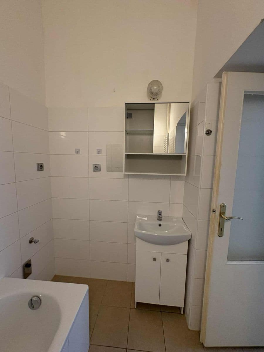 Prenájom bytu 2-izbový 48 m², Na Louži, Praha, Praha Prenájom bytu 2-izbový 48 m², Na Louži, Praha, Praha