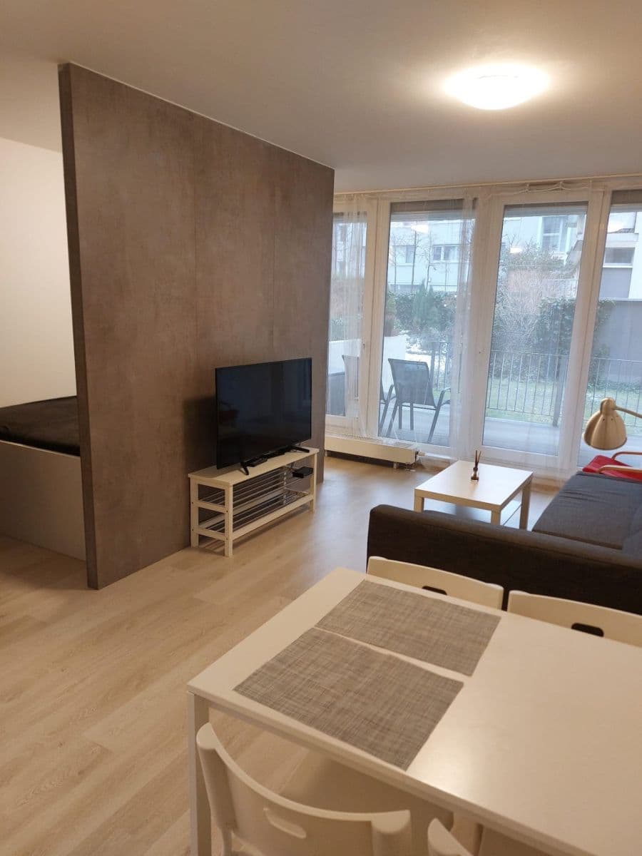 Prenájom bytu 1-izbový 39 m², Na Vackově, Praha, Praha Prenájom bytu 1-izbový 39 m², Na Vackově, Praha, Praha