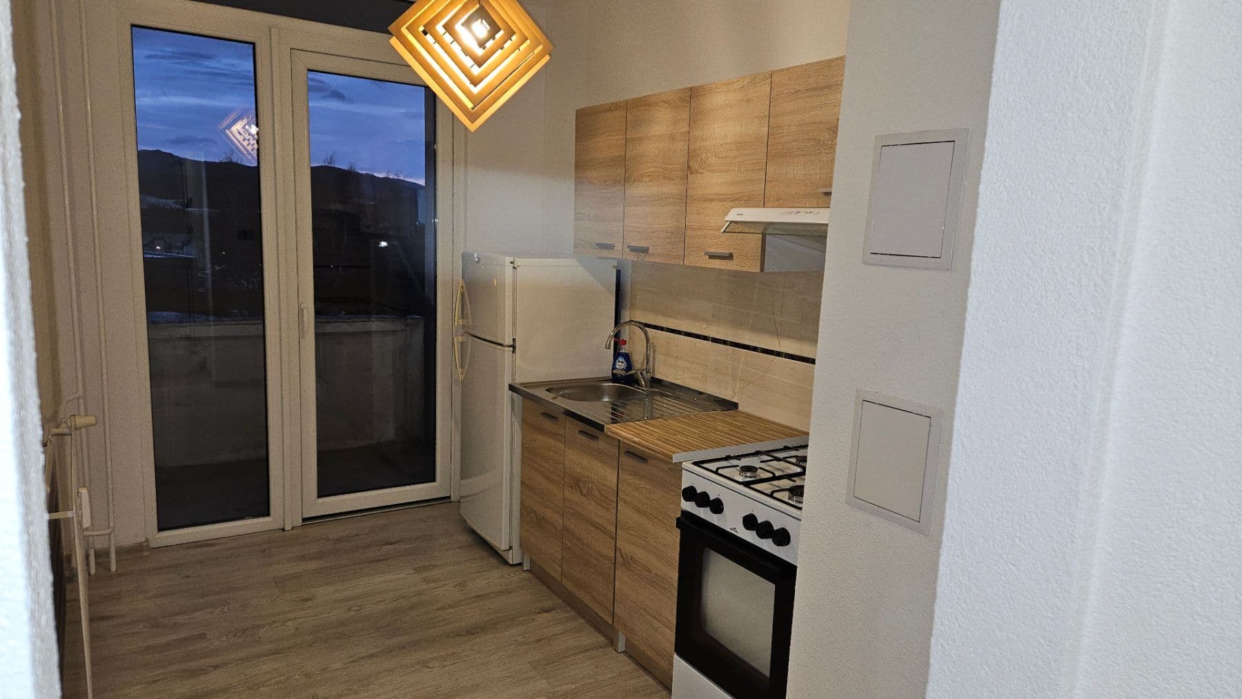 Prenájom bytu 2-izbový 48 m², Helenská, Považská Bystrica, Trenčiansky kraj Prenájom bytu 2-izbový 48 m², Helenská, Považská Bystrica, Trenčiansky kraj