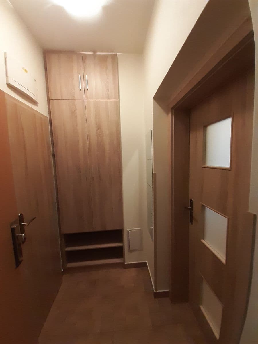 Prenájom bytu 1-izbový 28 m², Plzeňská, Králův Dvůr, Středočeský kraj Prenájom bytu 1-izbový 28 m², Plzeňská, Králův Dvůr, Středočeský kraj