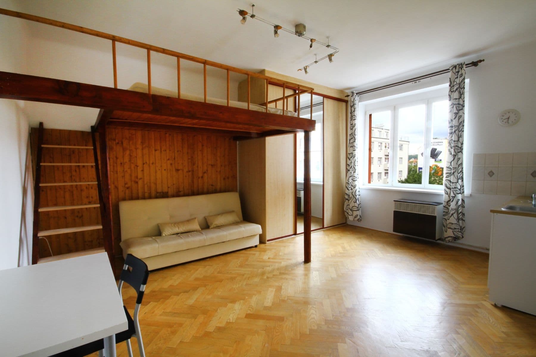 Predaj bytu 1-izbový 31 m², Tovární, Praha, Praha Predaj bytu 1-izbový 31 m², Tovární, Praha, Praha