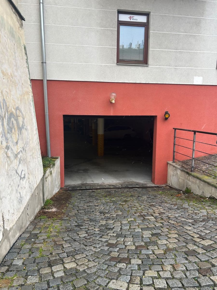 Prenájom garáže 15 m², Olomouc, Olomoucký kraj Prenájom garáže 15 m², Olomouc, Olomoucký kraj