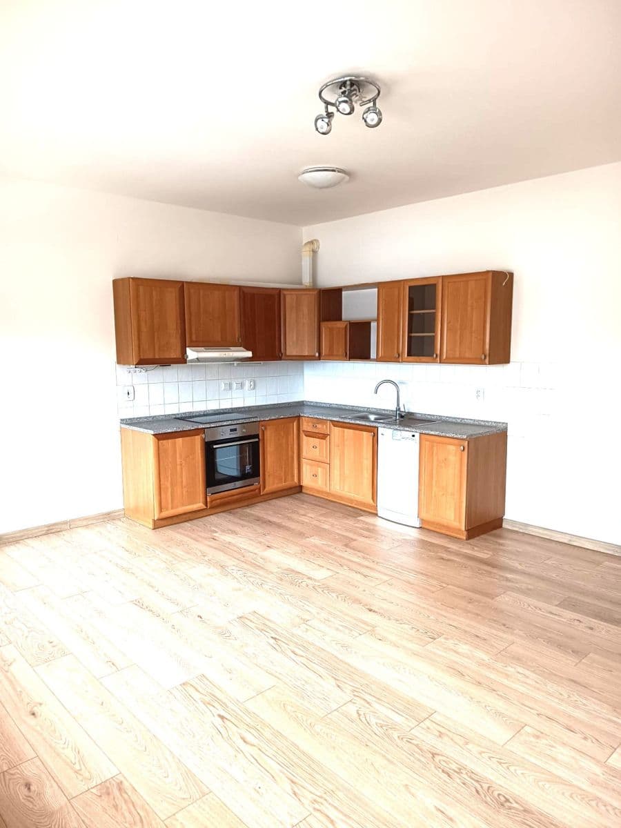 Prenájom bytu 3-izbový 82 m², Koštířova, Praha, Praha Prenájom bytu 3-izbový 82 m², Koštířova, Praha, Praha