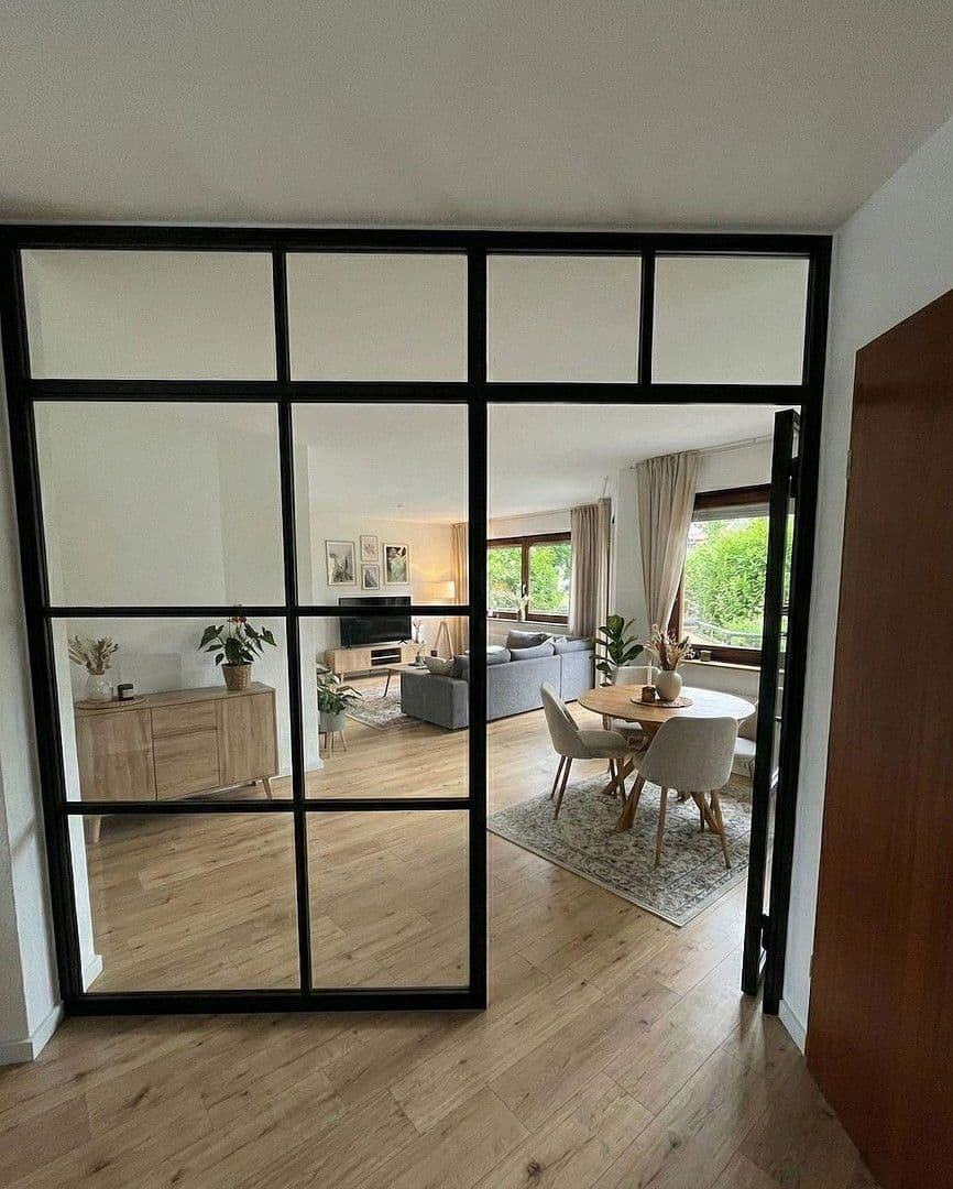 Prenájom bytu 2-izbový 75 m², Leonberg, Bádensko-Wurttembersko Prenájom bytu 2-izbový 75 m², Leonberg, Bádensko-Wurttembersko