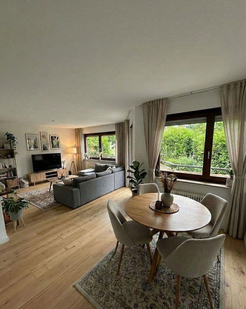 Prenájom bytu 2-izbový 75 m², Leonberg, Bádensko-Wurttembersko Prenájom bytu 2-izbový 75 m², Leonberg, Bádensko-Wurttembersko