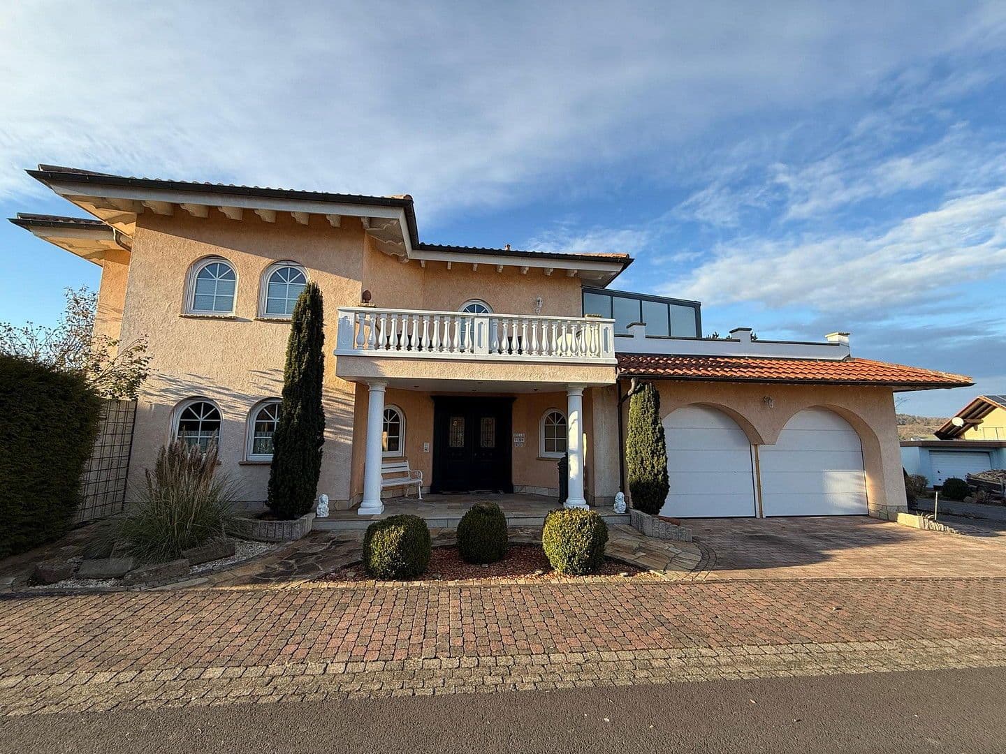 Predaj domu 317 m², pozemek 708 m², Flieden, Hesensko Predaj domu 317 m², pozemek 708 m², Flieden, Hesensko