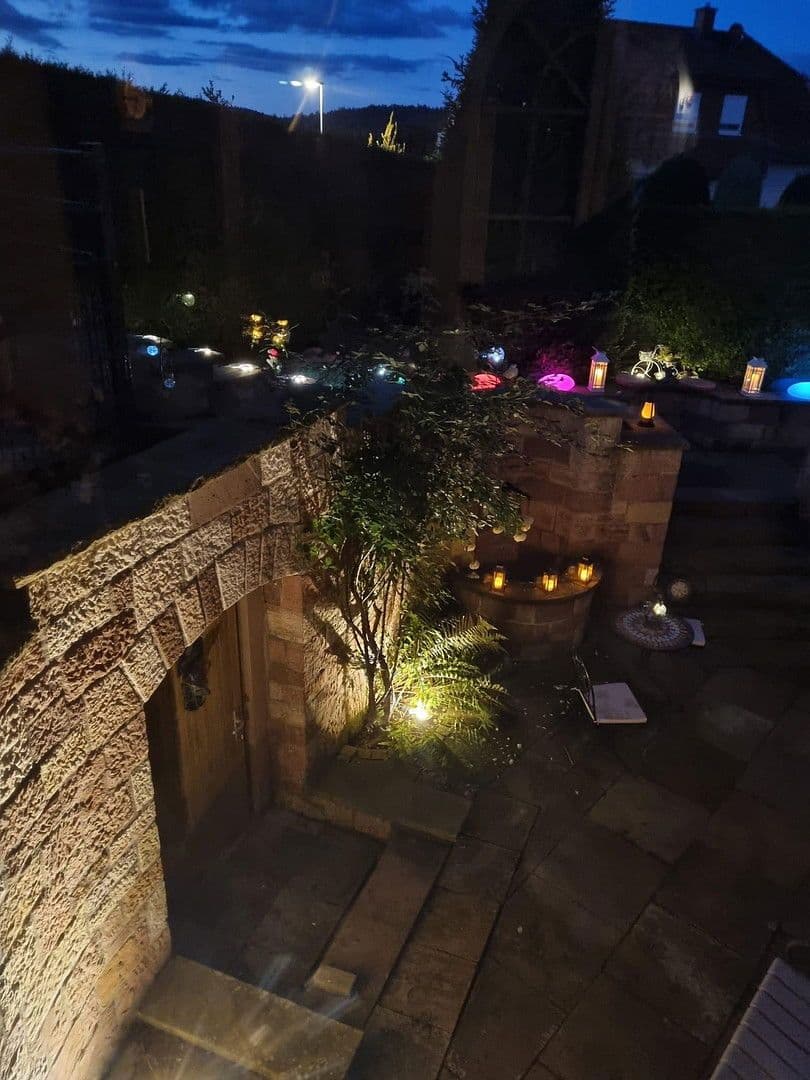 Predaj domu 317 m², pozemek 708 m², Flieden, Hesensko Predaj domu 317 m², pozemek 708 m², Flieden, Hesensko