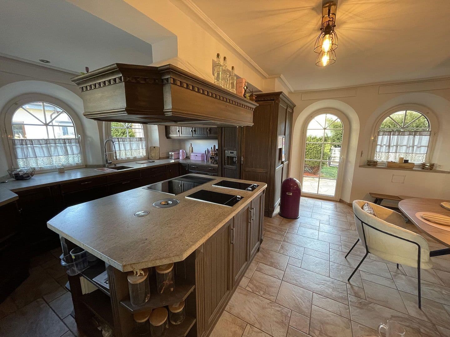 Predaj domu 317 m², pozemek 708 m², Flieden, Hesensko Predaj domu 317 m², pozemek 708 m², Flieden, Hesensko