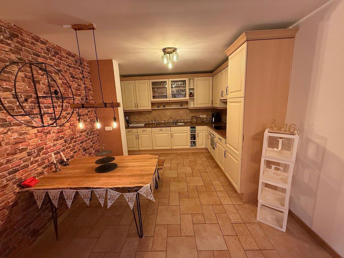 Predaj domu 317 m², pozemek 708 m², Flieden, Hesensko Predaj domu 317 m², pozemek 708 m², Flieden, Hesensko