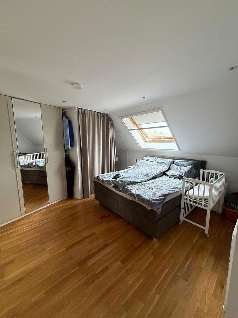 Prenájom bytu 4-izbový 130 m², Mühlheim am Main, Hesensko Prenájom bytu 4-izbový 130 m², Mühlheim am Main, Hesensko