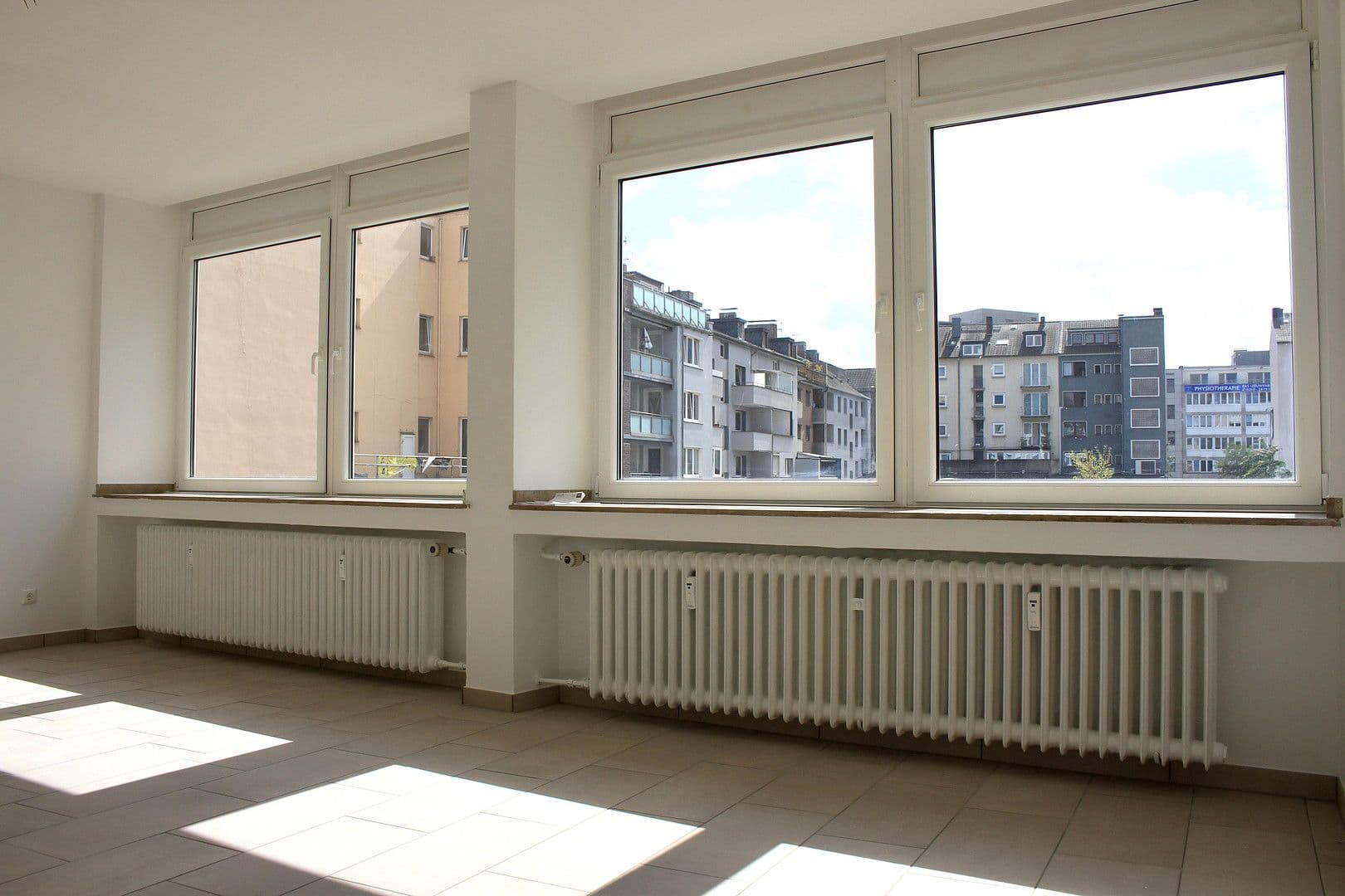 Prenájom bytu 5-izbový 164 m², Am Buchenbaum 21, Duisburg, Severné Porýnie - Westfálsko Prenájom bytu 5-izbový 164 m², Am Buchenbaum 21, Duisburg, Severné Porýnie - Westfálsko