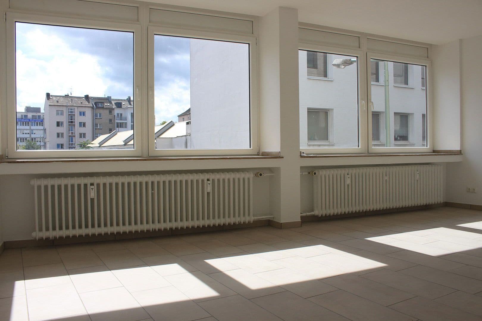 Prenájom bytu 5-izbový 164 m², Am Buchenbaum 21, Duisburg, Severné Porýnie - Westfálsko Prenájom bytu 5-izbový 164 m², Am Buchenbaum 21, Duisburg, Severné Porýnie - Westfálsko