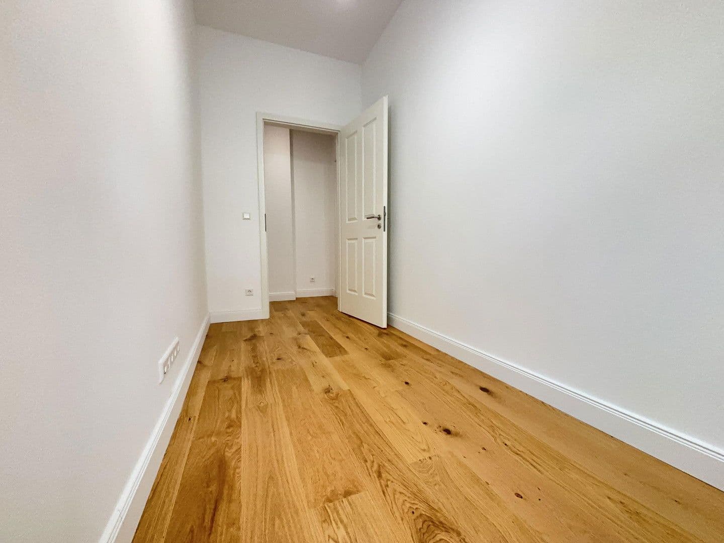 Predaj bytu 3-izbový 70 m², Gneisenaustraße 65, Berlin, Berlín Predaj bytu 3-izbový 70 m², Gneisenaustraße 65, Berlin, Berlín
