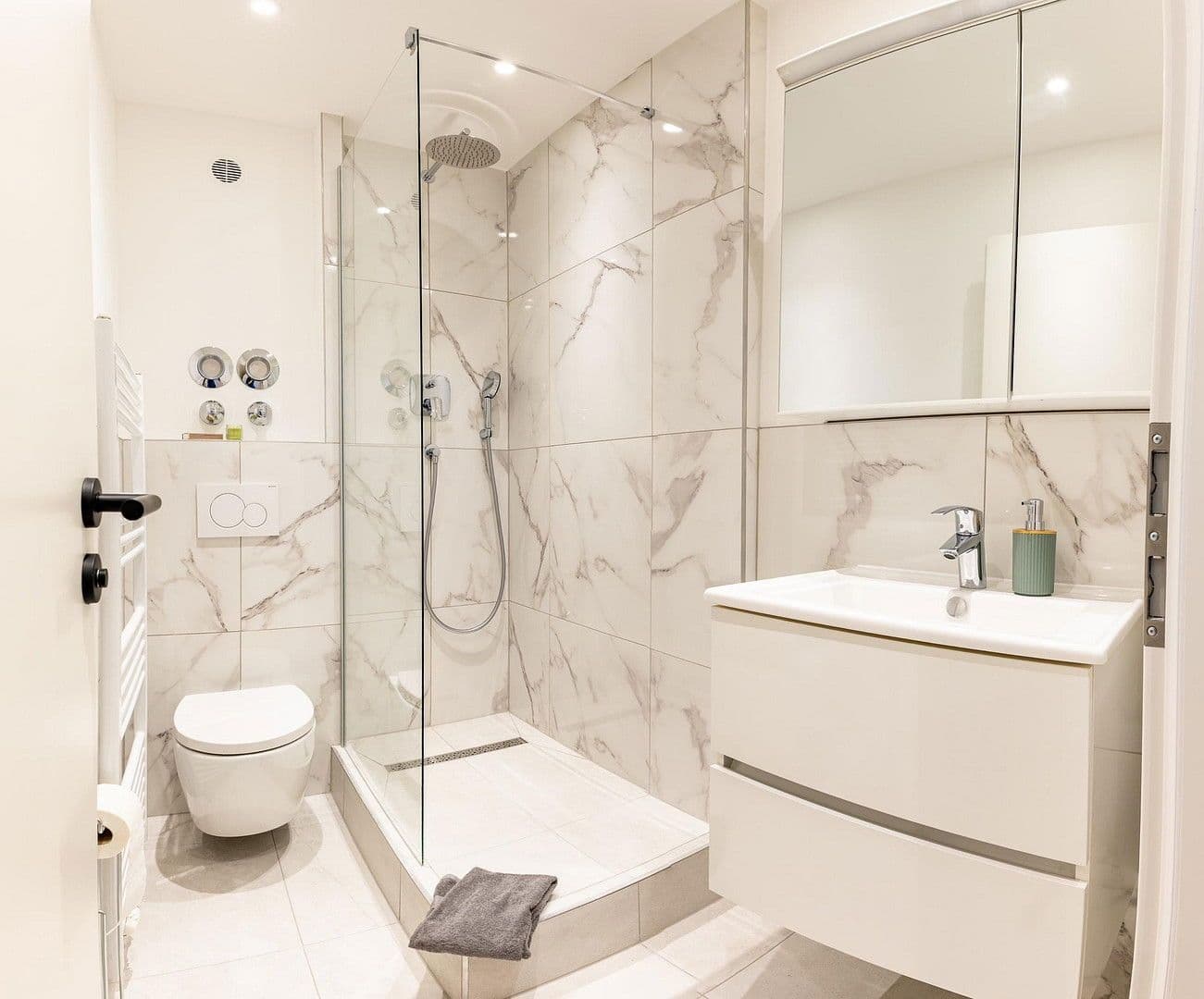 Prenájom bytu 1-izbový 33 m², Schleißheimer Str. 297, München, Bavorsko Prenájom bytu 1-izbový 33 m², Schleißheimer Str. 297, München, Bavorsko