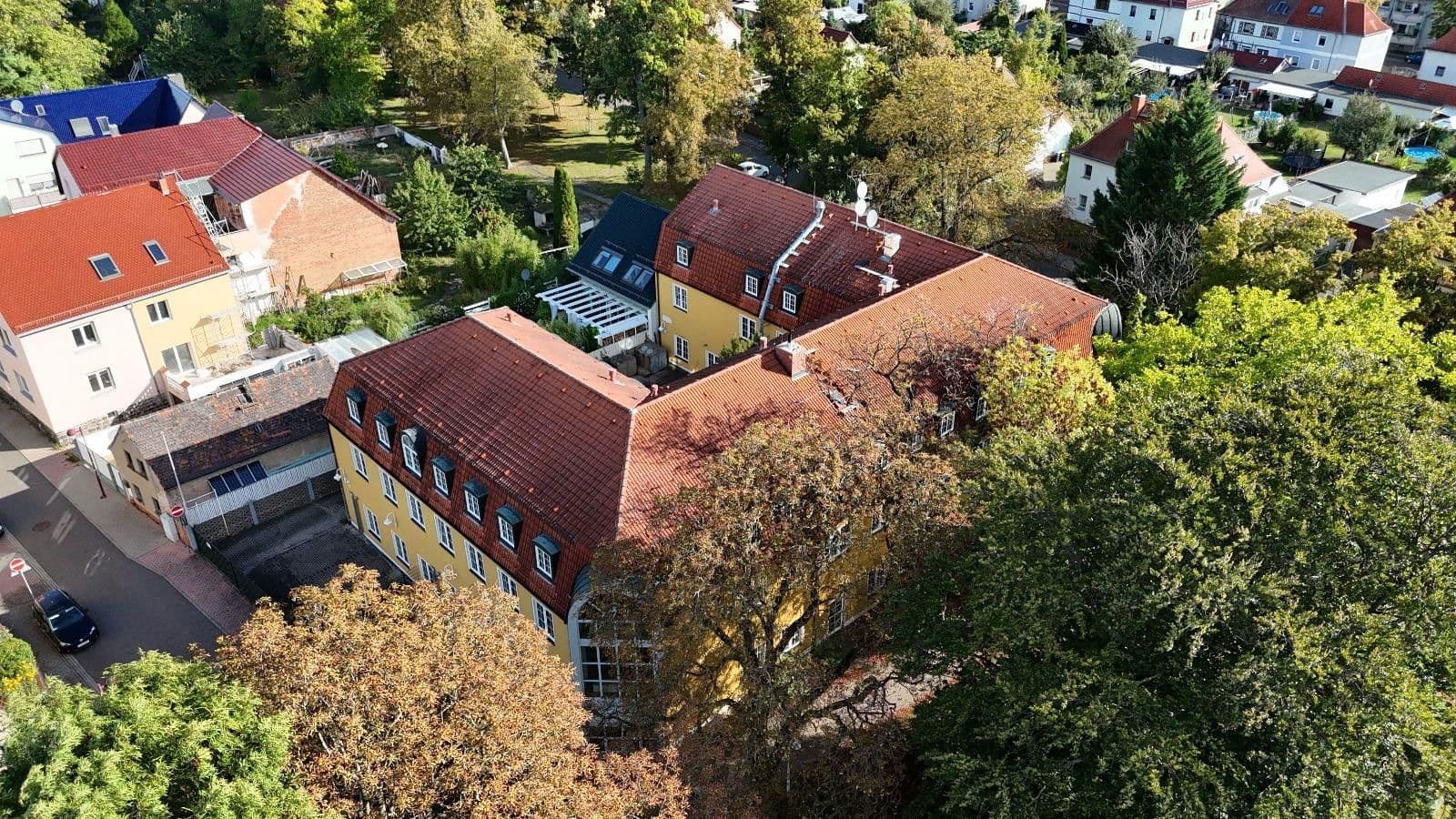 Predaj domu 1.843 m², pozemek 1.250 m², Krakauer Straße 49, Markranstädt, Sasko Predaj domu 1.843 m², pozemek 1.250 m², Krakauer Straße 49, Markranstädt, Sasko