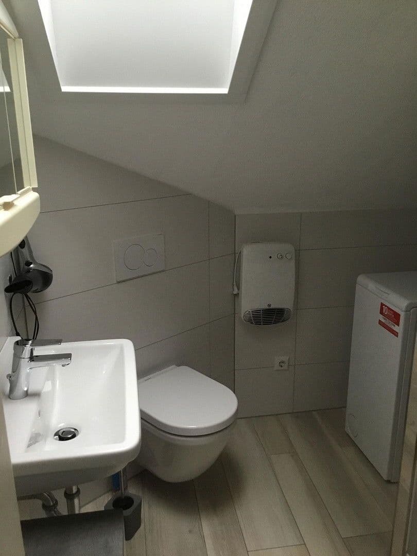 Prenájom bytu 1-izbový 15 m², Schrambergerstr.40, Schramberg, Bádensko-Wurttembersko Prenájom bytu 1-izbový 15 m², Schrambergerstr.40, Schramberg, Bádensko-Wurttembersko