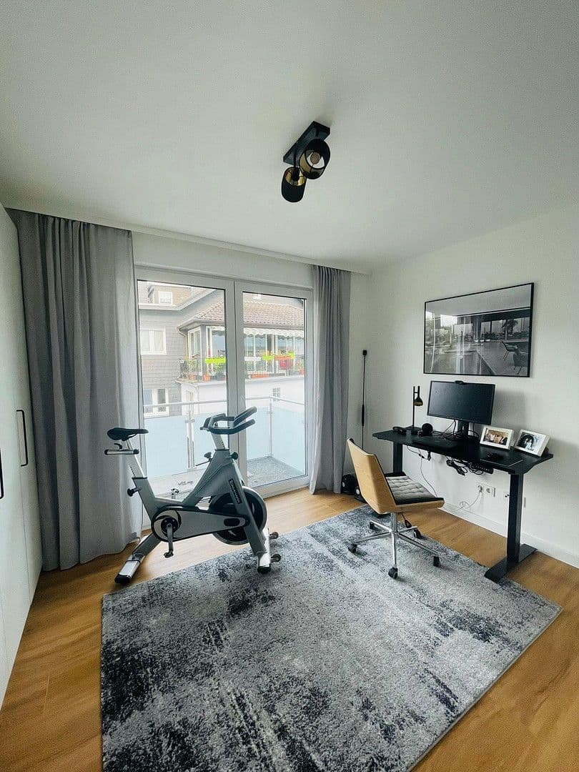 Prenájom bytu 4-izbový 113 m², Landwehrstraße 34, Solingen, Severné Porýnie - Westfálsko Prenájom bytu 4-izbový 113 m², Landwehrstraße 34, Solingen, Severné Porýnie - Westfálsko