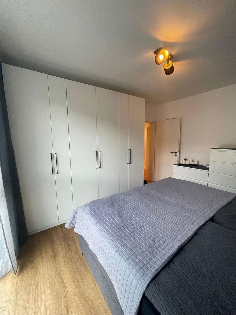 Prenájom bytu 4-izbový 113 m², Landwehrstraße 34, Solingen, Severné Porýnie - Westfálsko Prenájom bytu 4-izbový 113 m², Landwehrstraße 34, Solingen, Severné Porýnie - Westfálsko