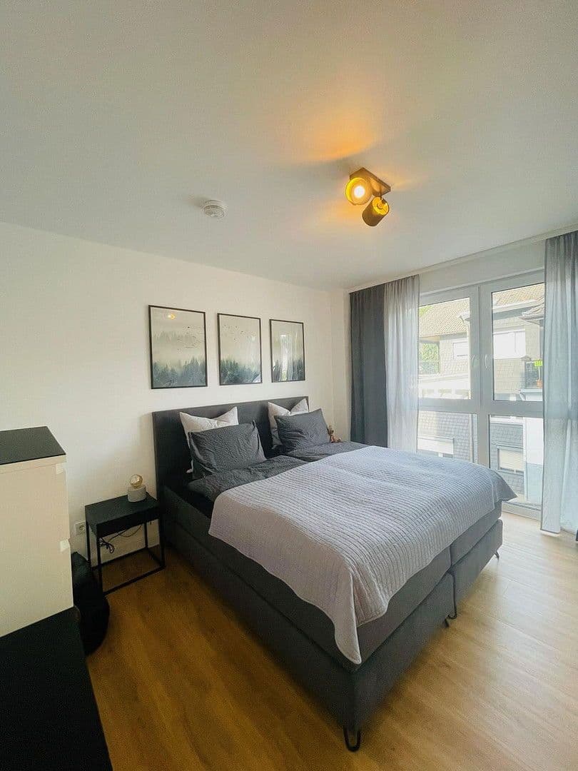 Prenájom bytu 4-izbový 113 m², Landwehrstraße 34, Solingen, Severné Porýnie - Westfálsko Prenájom bytu 4-izbový 113 m², Landwehrstraße 34, Solingen, Severné Porýnie - Westfálsko