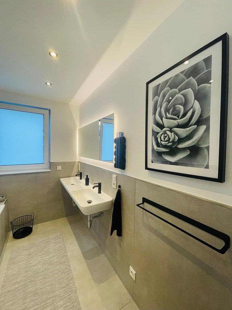 Prenájom bytu 4-izbový 113 m², Landwehrstraße 34, Solingen, Severné Porýnie - Westfálsko Prenájom bytu 4-izbový 113 m², Landwehrstraße 34, Solingen, Severné Porýnie - Westfálsko