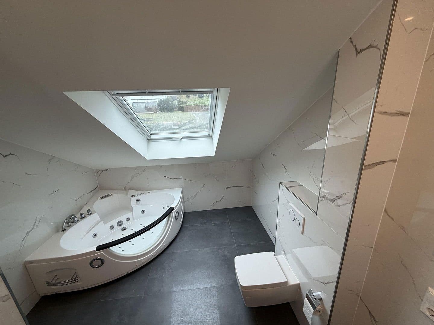 Predaj bytu 4-izbový 141 m², Wiesloch, Bádensko-Wurttembersko Predaj bytu 4-izbový 141 m², Wiesloch, Bádensko-Wurttembersko