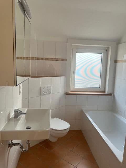 Prenájom bytu 3-izbový 81 m², Nibourstaße 9, Hameln, Dolné Sasko Prenájom bytu 3-izbový 81 m², Nibourstaße 9, Hameln, Dolné Sasko