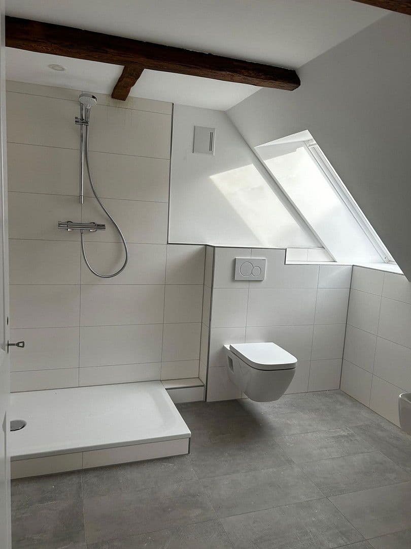 Prenájom bytu 5-izbový 145 m², Kohlhökerstrasse, Bremen, Brémy Prenájom bytu 5-izbový 145 m², Kohlhökerstrasse, Bremen, Brémy