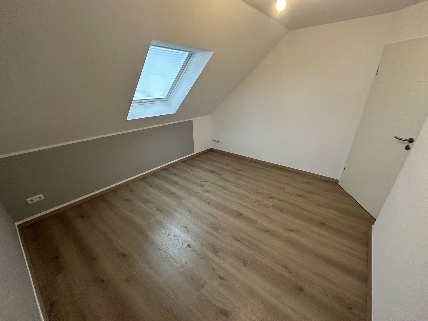 Predaj domu 104 m², pozemek 150 m², Heidenfahrt 14, Ingelheim am Rhein, Porýnie-Falcko Predaj domu 104 m², pozemek 150 m², Heidenfahrt 14, Ingelheim am Rhein, Porýnie-Falcko
