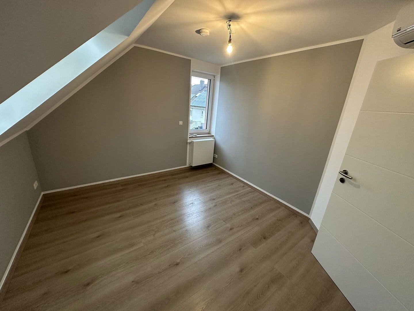 Predaj domu 104 m², pozemek 150 m², Heidenfahrt 14, Ingelheim am Rhein, Porýnie-Falcko Predaj domu 104 m², pozemek 150 m², Heidenfahrt 14, Ingelheim am Rhein, Porýnie-Falcko