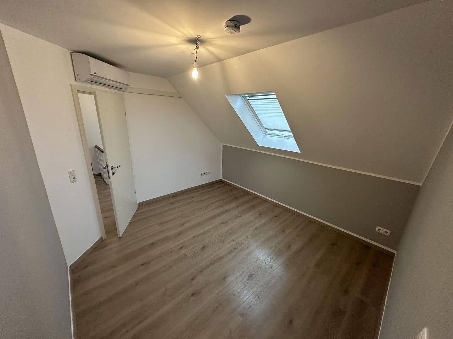 Predaj domu 104 m², pozemek 150 m², Heidenfahrt 14, Ingelheim am Rhein, Porýnie-Falcko Predaj domu 104 m², pozemek 150 m², Heidenfahrt 14, Ingelheim am Rhein, Porýnie-Falcko