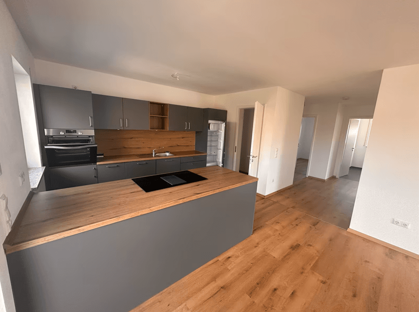 Prenájom bytu 4-izbový 118 m², Austr. 2, Wernberg-Köblitz, Bavorsko Prenájom bytu 4-izbový 118 m², Austr. 2, Wernberg-Köblitz, Bavorsko