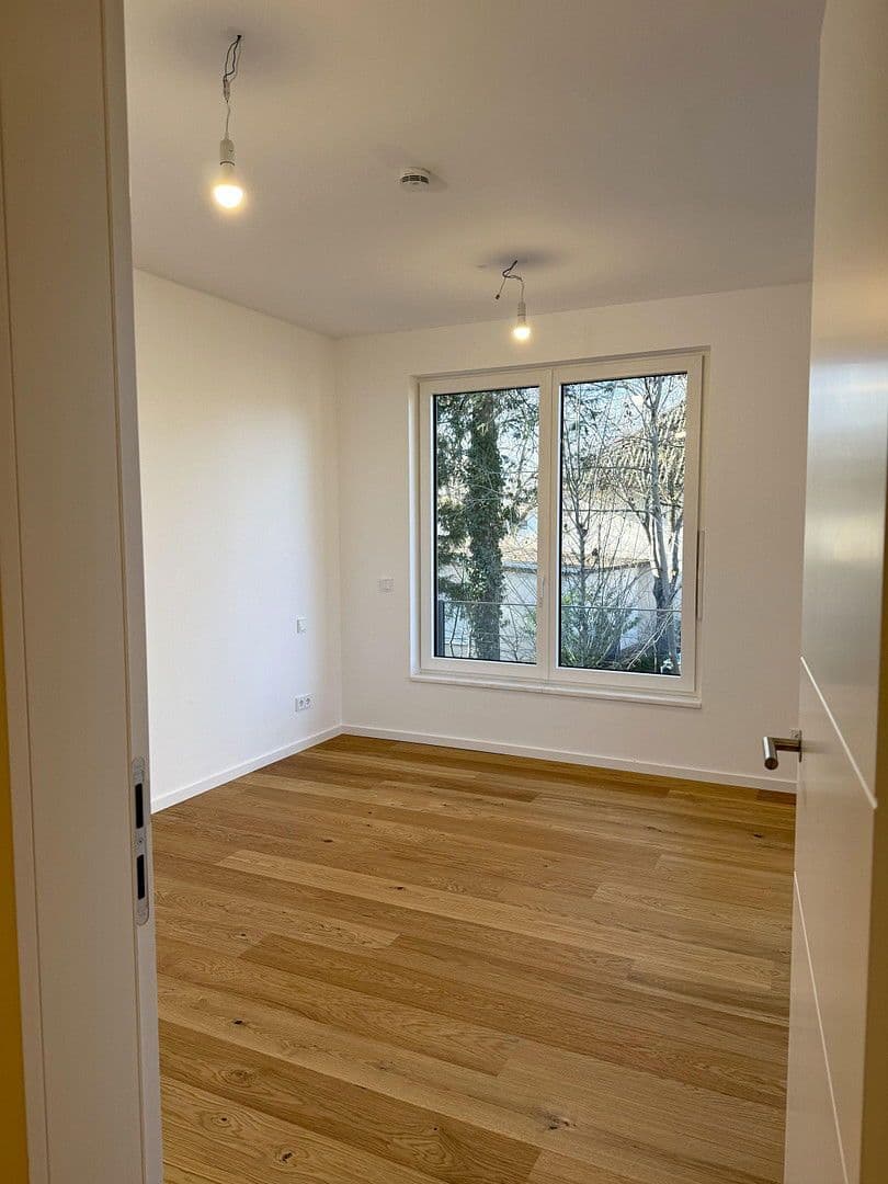 Prenájom bytu 3-izbový 102 m², Fürstenackerstr. 42, München, Bavorsko Prenájom bytu 3-izbový 102 m², Fürstenackerstr. 42, München, Bavorsko