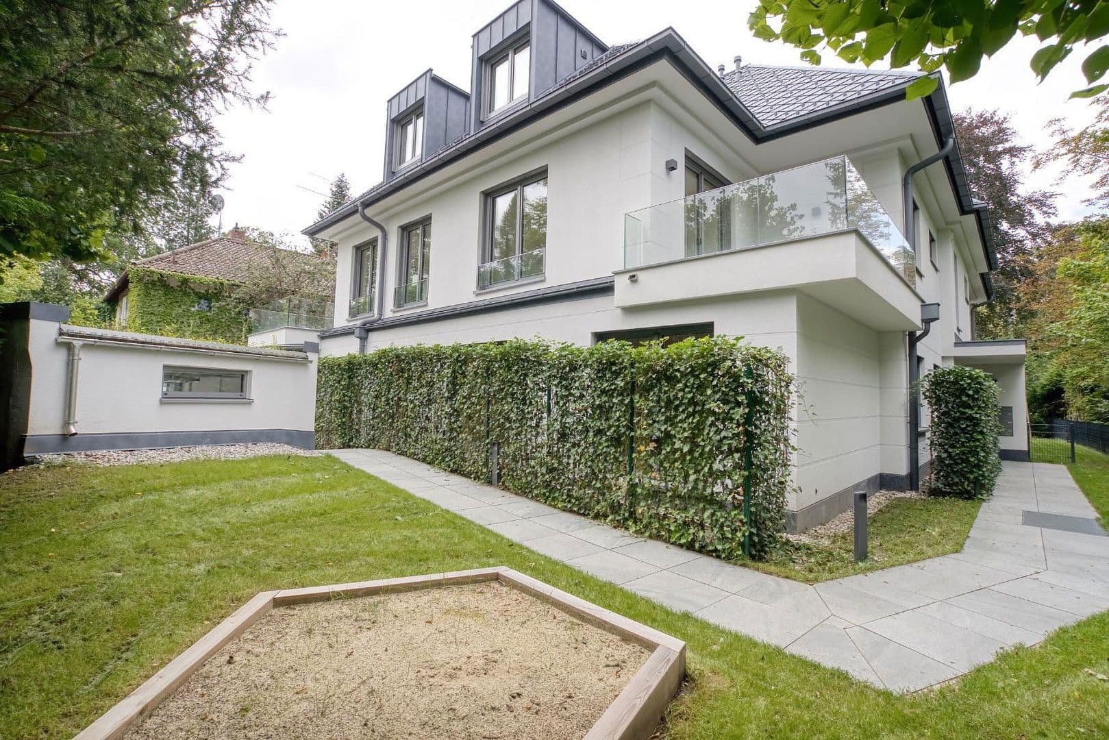 Prenájom bytu 3-izbový 102 m², Fürstenackerstr. 42, München, Bavorsko Prenájom bytu 3-izbový 102 m², Fürstenackerstr. 42, München, Bavorsko