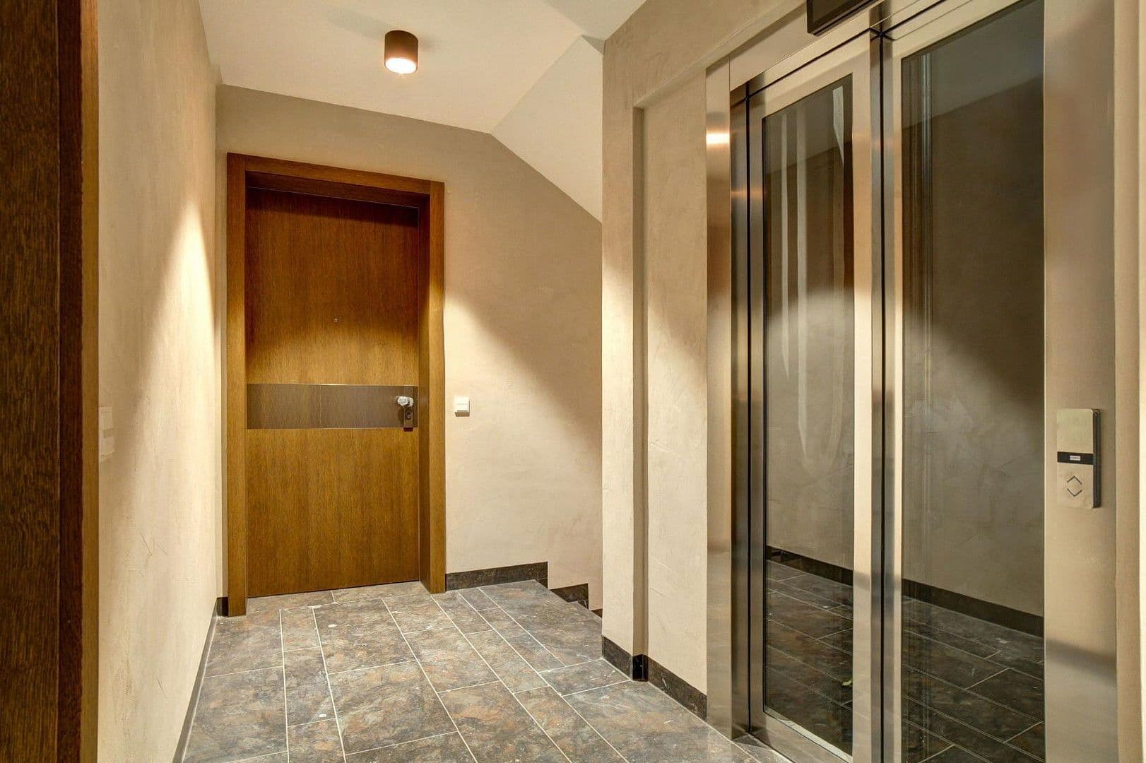 Prenájom bytu 3-izbový 102 m², Fürstenackerstr. 42, München, Bavorsko Prenájom bytu 3-izbový 102 m², Fürstenackerstr. 42, München, Bavorsko