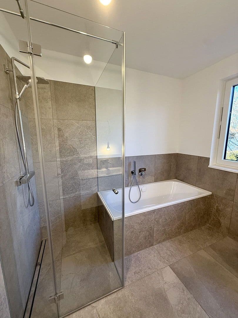 Prenájom bytu 3-izbový 102 m², Fürstenackerstr. 42, München, Bavorsko Prenájom bytu 3-izbový 102 m², Fürstenackerstr. 42, München, Bavorsko