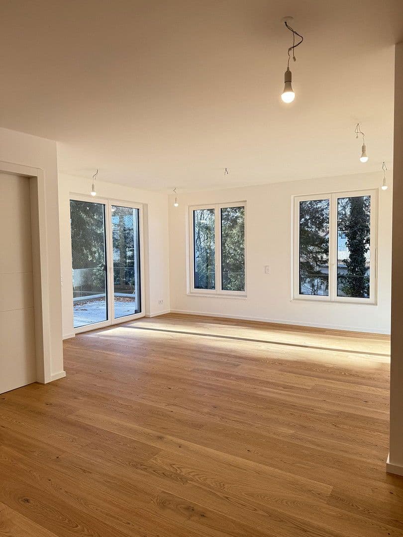 Prenájom bytu 3-izbový 102 m², Fürstenackerstr. 42, München, Bavorsko Prenájom bytu 3-izbový 102 m², Fürstenackerstr. 42, München, Bavorsko