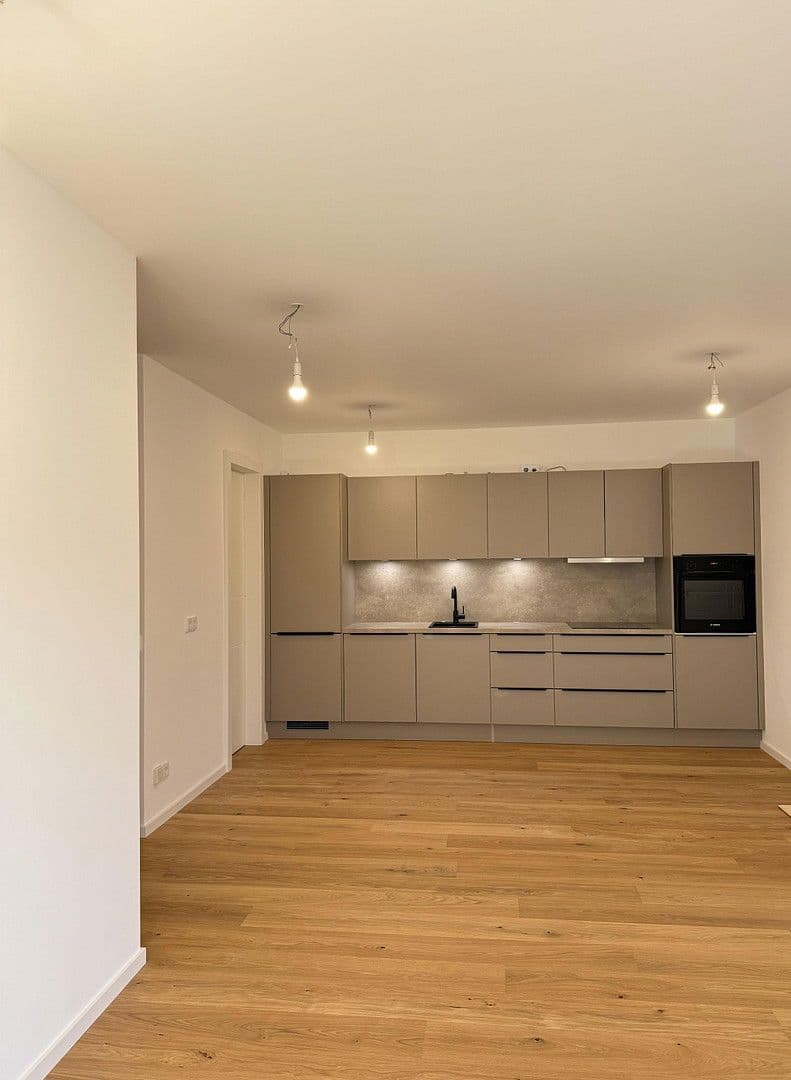 Prenájom bytu 3-izbový 102 m², Fürstenackerstr. 42, München, Bavorsko Prenájom bytu 3-izbový 102 m², Fürstenackerstr. 42, München, Bavorsko