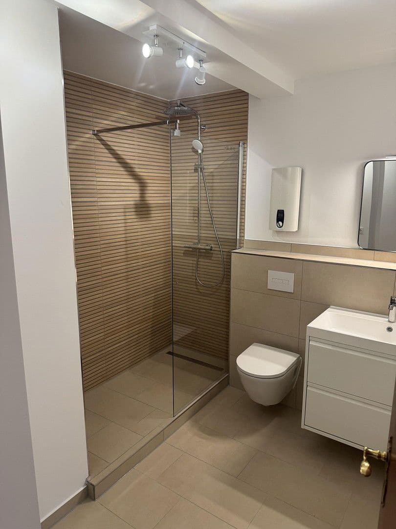 Prenájom bytu 3-izbový 91 m², Bremen, Brémy Prenájom bytu 3-izbový 91 m², Bremen, Brémy