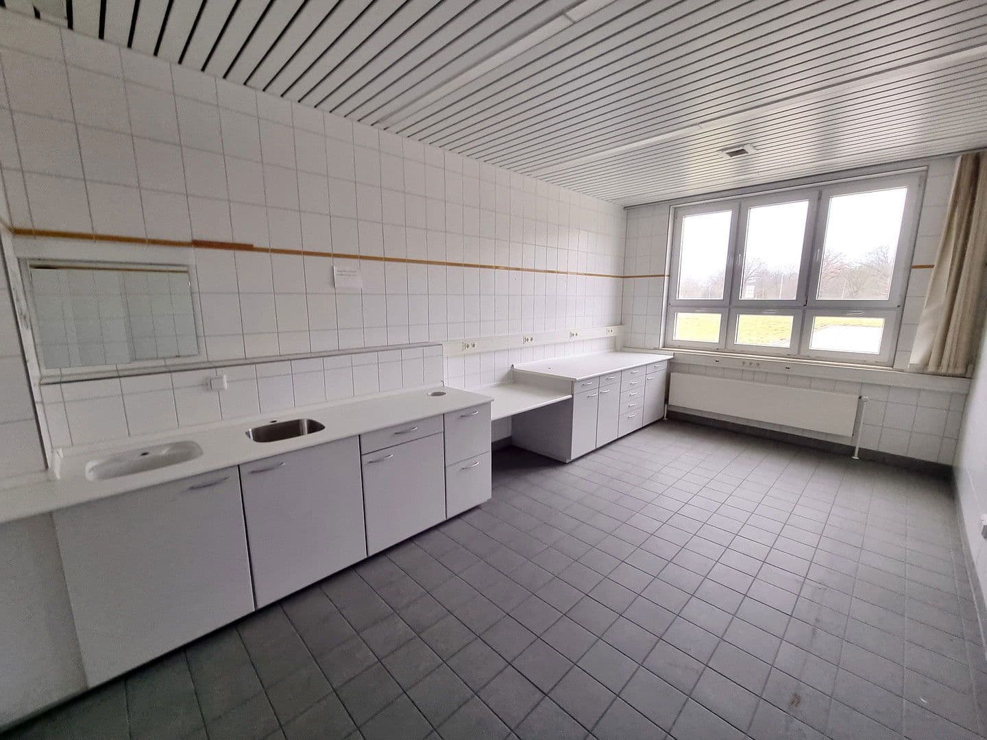 Predaj nebytového priestoru 19.000 m², Lützowstr. 1, Stavenhagen, Meklenbursko-Predpomoransko Predaj nebytového priestoru 19.000 m², Lützowstr. 1, Stavenhagen, Meklenbursko-Predpomoransko