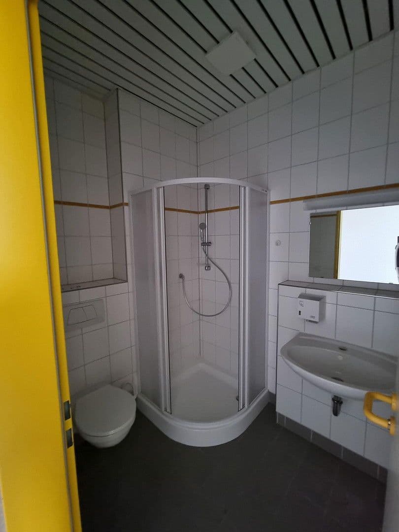 Predaj nebytového priestoru 19.000 m², Lützowstr. 1, Stavenhagen, Meklenbursko-Predpomoransko Predaj nebytového priestoru 19.000 m², Lützowstr. 1, Stavenhagen, Meklenbursko-Predpomoransko