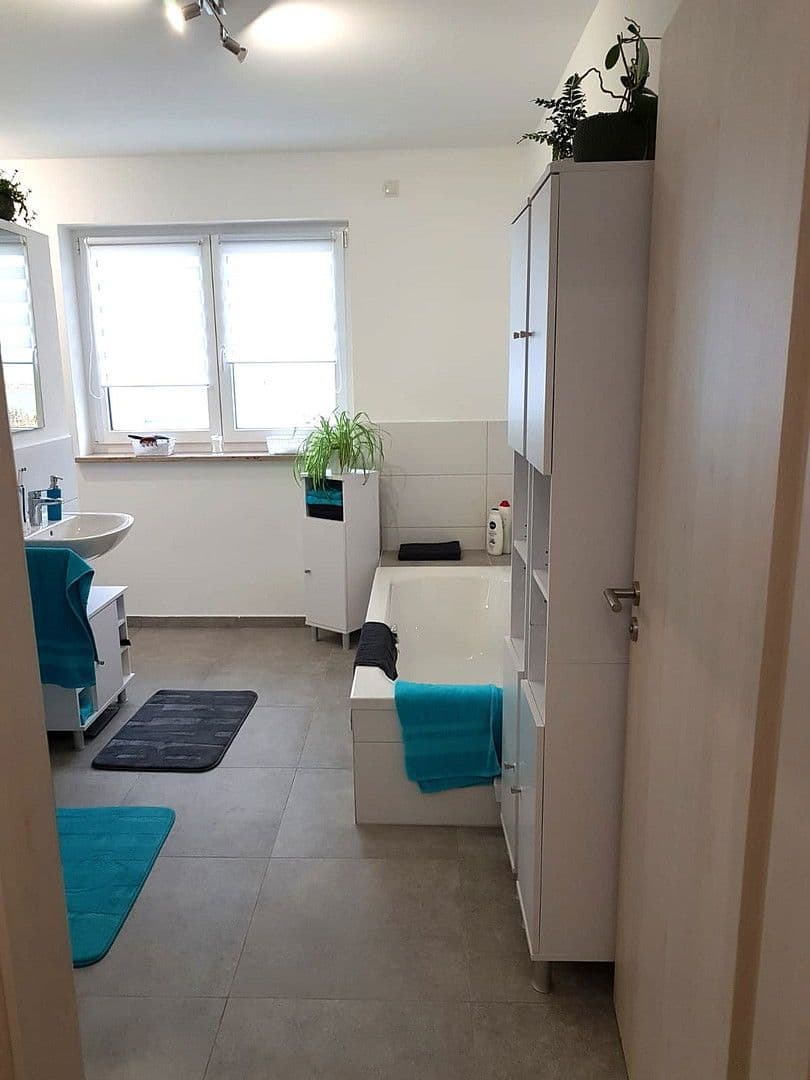 Prenájom domu 130 m², pozemek 250 m², Kerntner Ring 23, Frensdorf, Bavorsko Prenájom domu 130 m², pozemek 250 m², Kerntner Ring 23, Frensdorf, Bavorsko