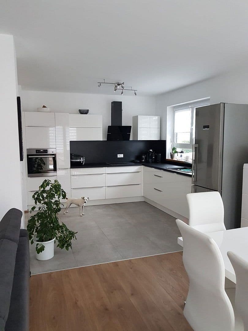 Prenájom domu 130 m², pozemek 250 m², Kerntner Ring 23, Frensdorf, Bavorsko Prenájom domu 130 m², pozemek 250 m², Kerntner Ring 23, Frensdorf, Bavorsko