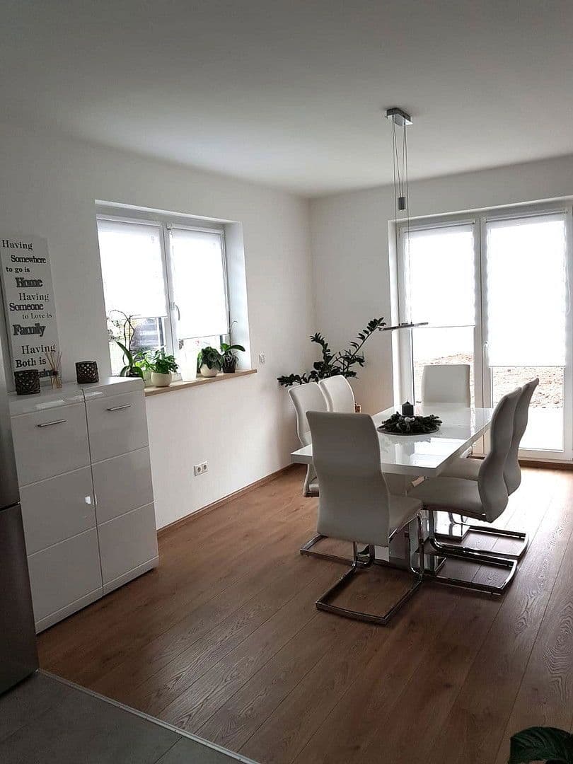 Prenájom domu 130 m², pozemek 250 m², Kerntner Ring 23, Frensdorf, Bavorsko Prenájom domu 130 m², pozemek 250 m², Kerntner Ring 23, Frensdorf, Bavorsko