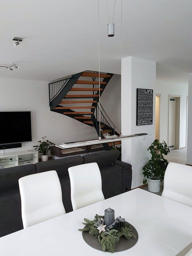 Prenájom domu 130 m², pozemek 250 m², Kerntner Ring 23, Frensdorf, Bavorsko Prenájom domu 130 m², pozemek 250 m², Kerntner Ring 23, Frensdorf, Bavorsko